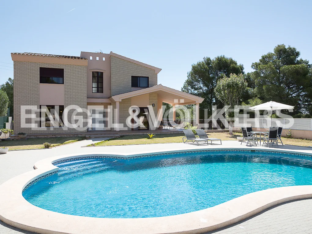 Estupenda villa con piscina en Benicàsim