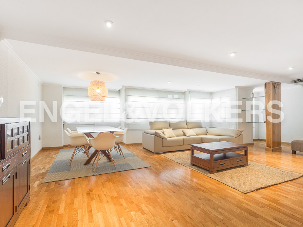 Magnificent spacious and bright flat in Benicalap