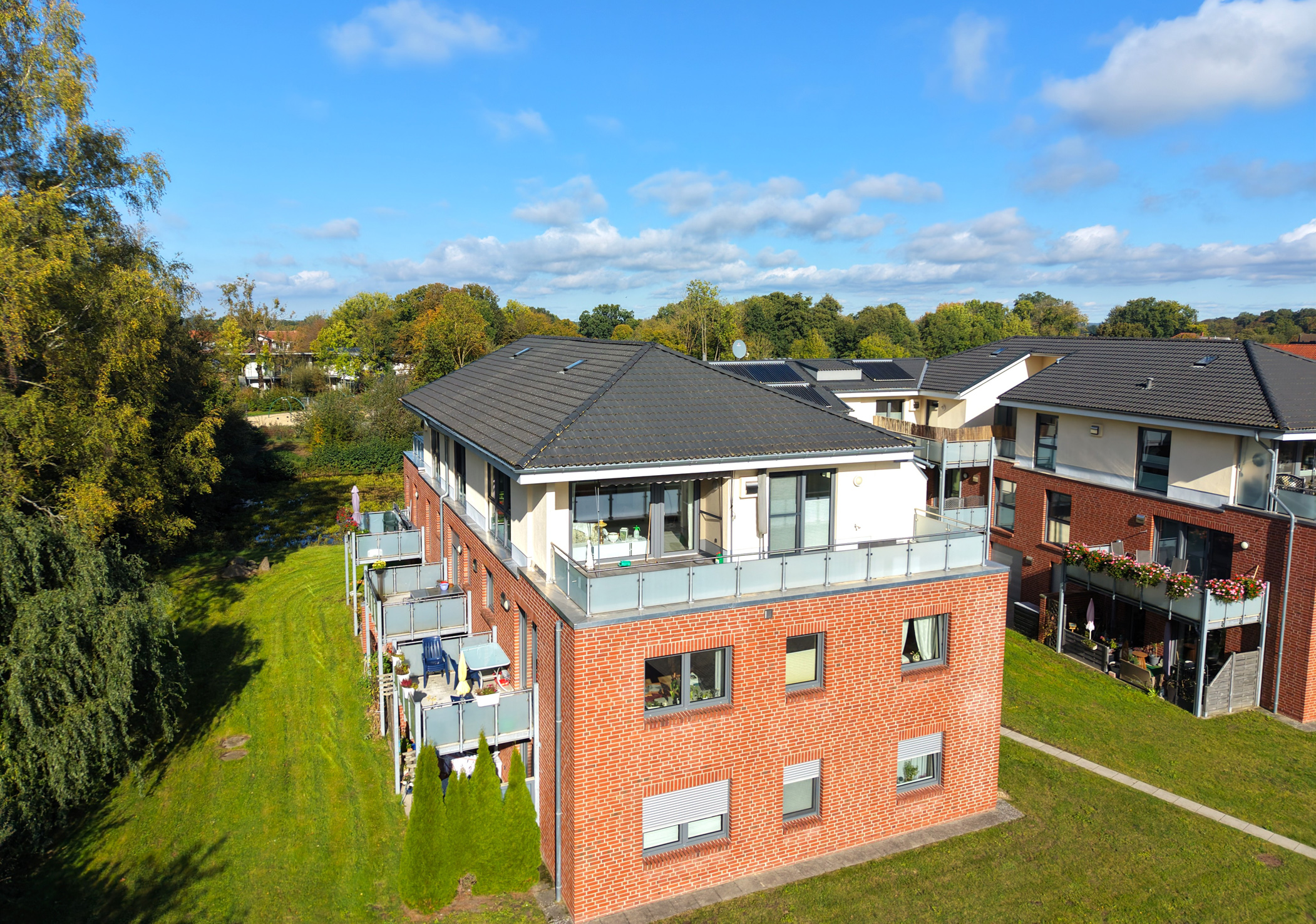 Stilvolles Wohnen über den Dächern. Moderne 2,5-Zimmer-Dachgeschosswohnung mit XXL-Dachterrasse