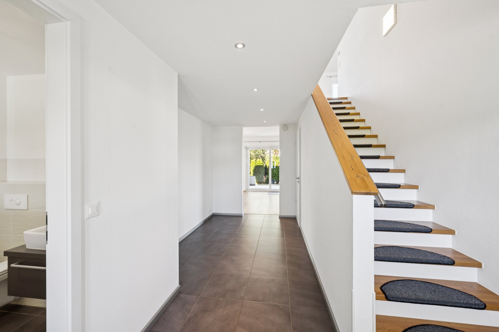 A Home That Leaves Room for Living – Modern Detached House with Garden