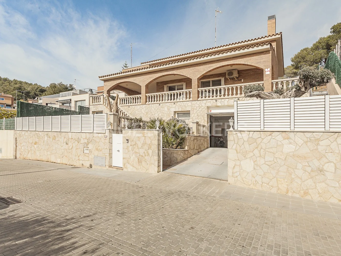 EXCLUSIVE SINGLE-FAMILY HOUSE IN CAN ROCA