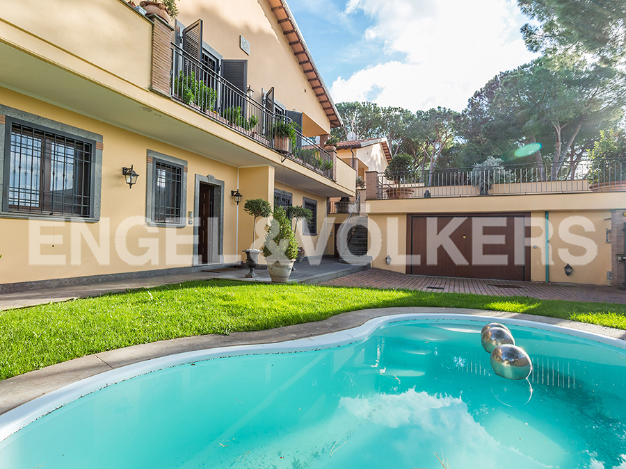 Exclusive villa with garden in Colle Aurelio