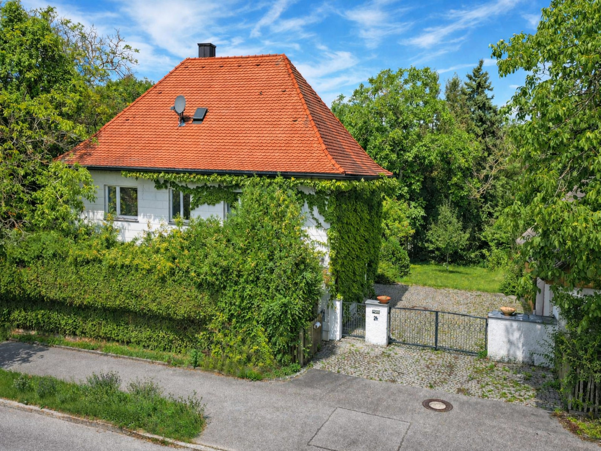Charmantes Einfamilienhaus mit großzügigem Raumangebot, eingewachsenem Garten und viel Potenzial