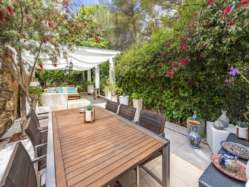 Exquisite renovated ground floor apartment