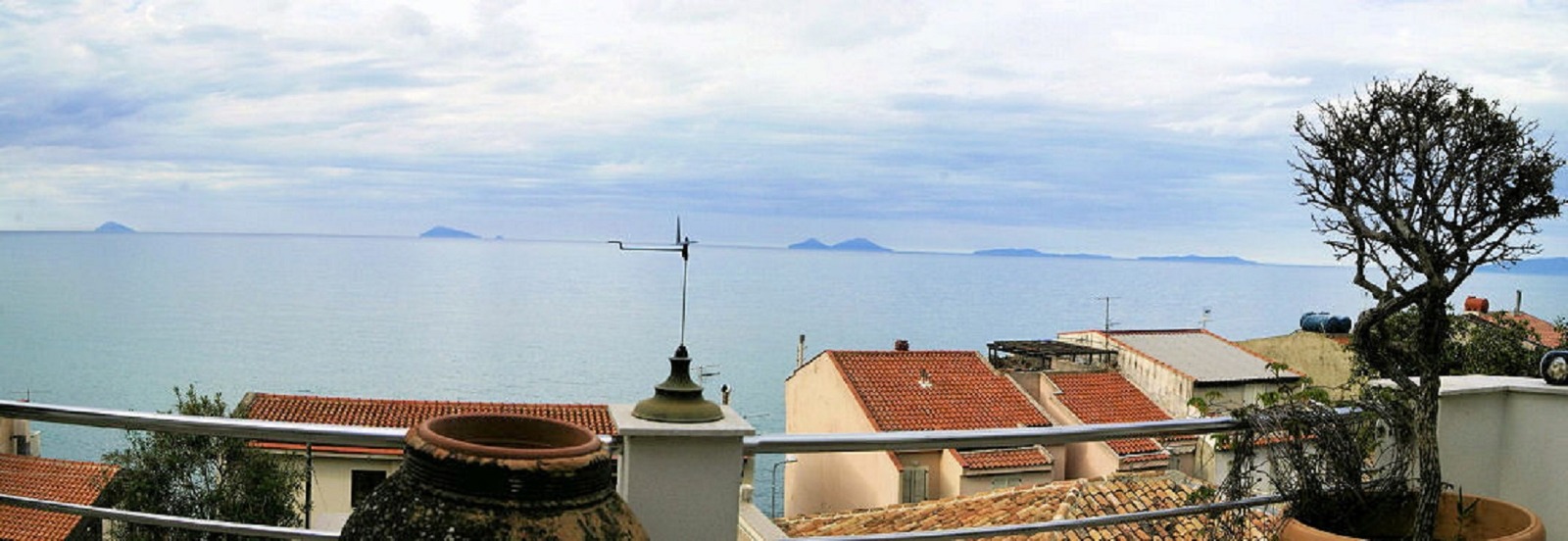 Villa with views of the Aeolian Islands near the sea