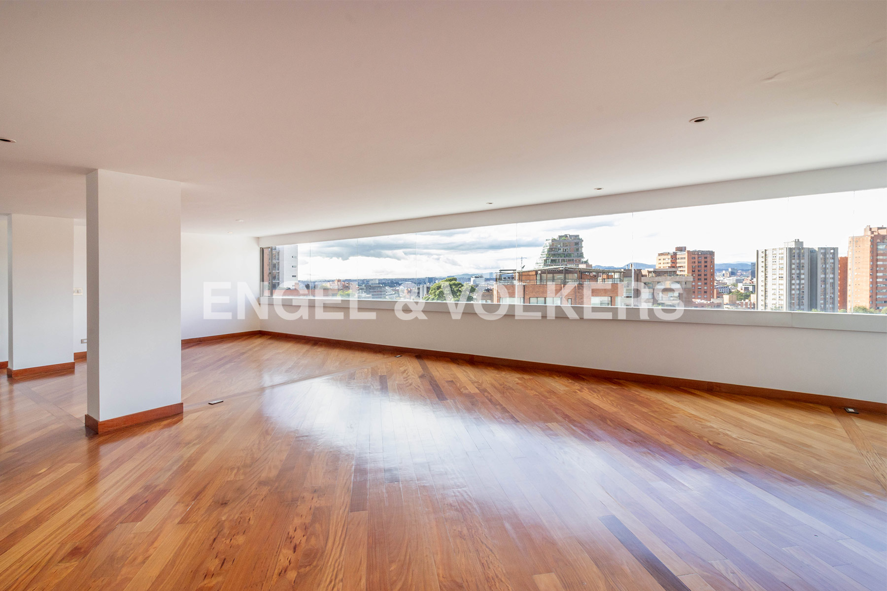 Penthouse con terraza y vista para venta en Rosales bajo
