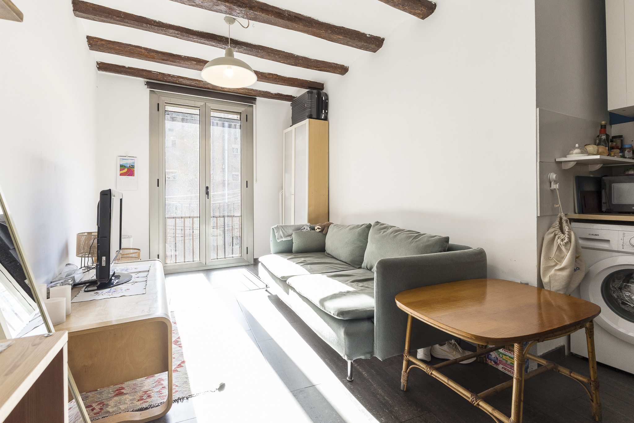 Encantador pis d'1 habitació reformat a El Born, amb llum natural i bigues catalanes