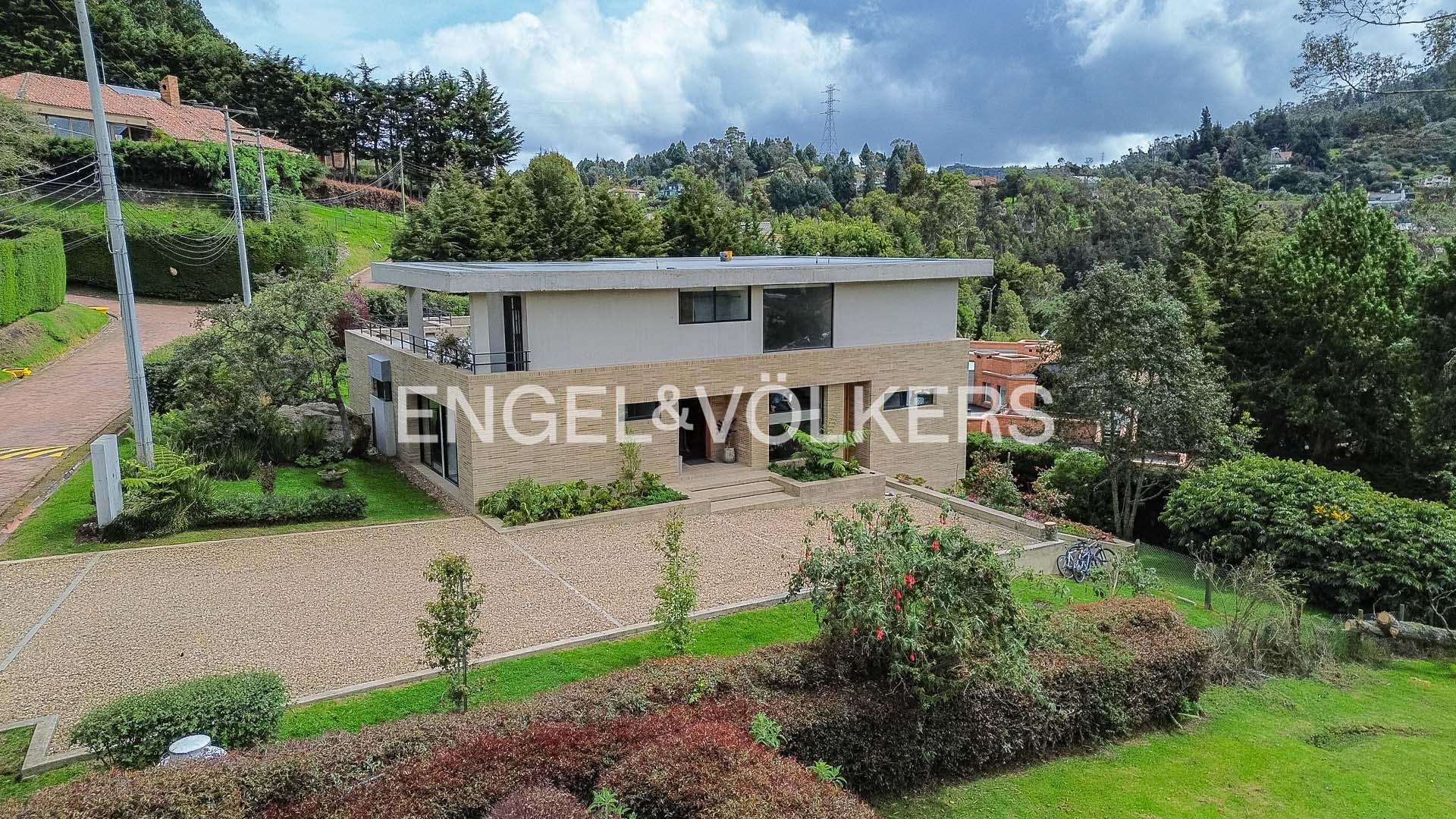 Moderna casa para la venta en Sikasue, La Calera