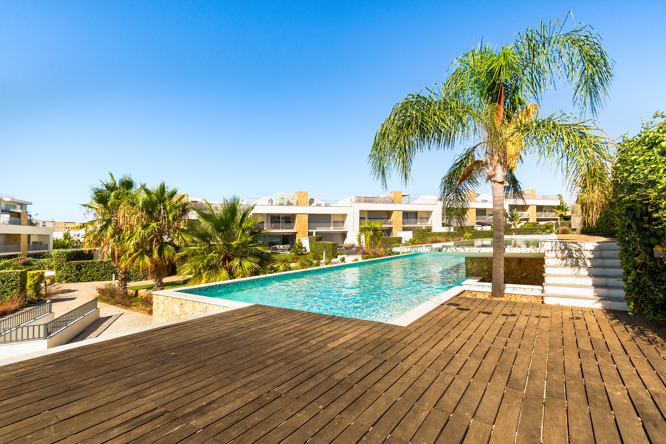 Moradia Moderna com Piscina e Jardim Privados em Albufeira