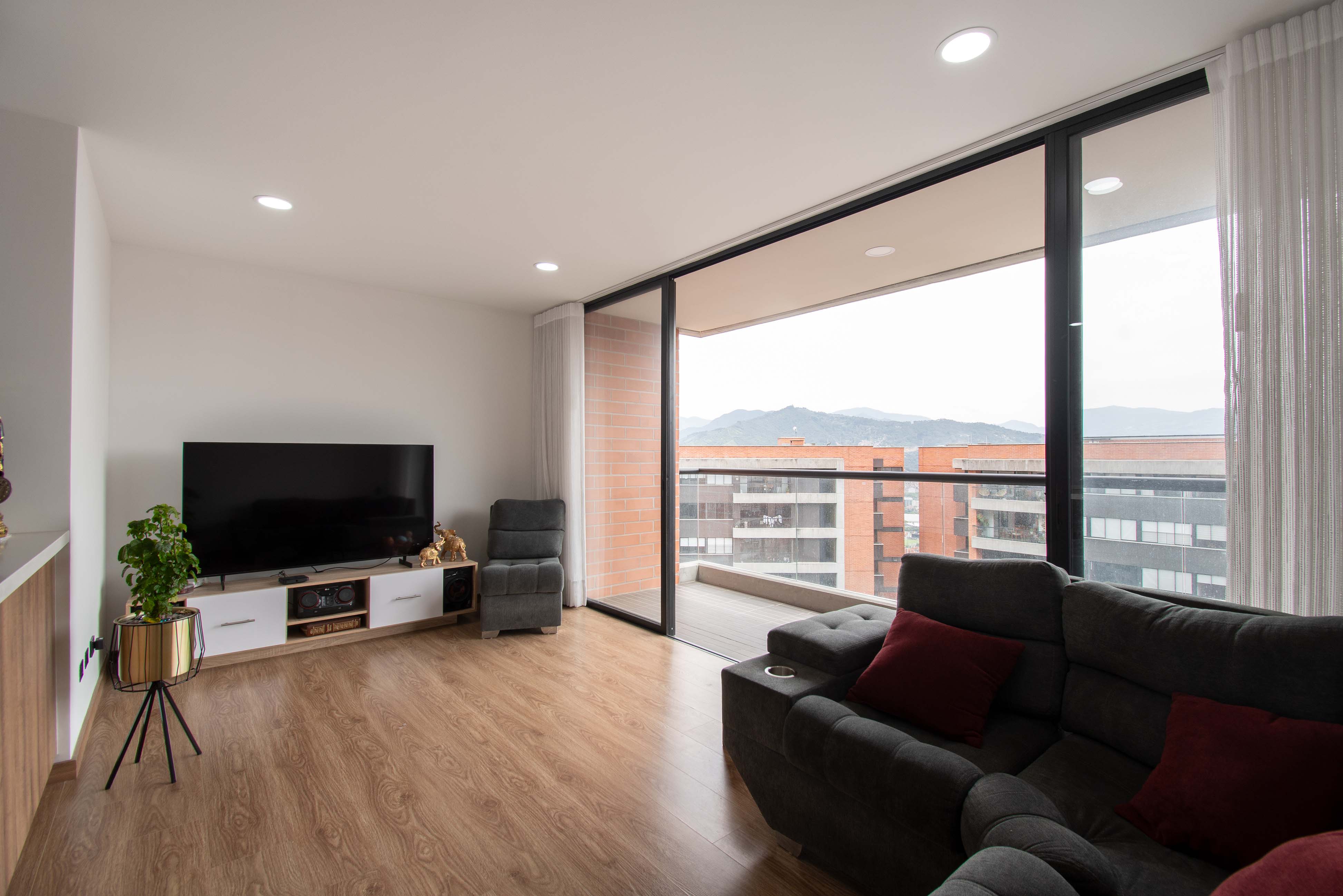 Apartamento con vista a la ciudad y clubhouse para venta en El Trianón, Envigado