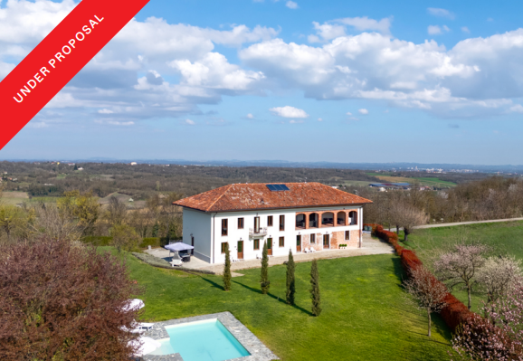 Charming farmhouse with panoramic views and pool