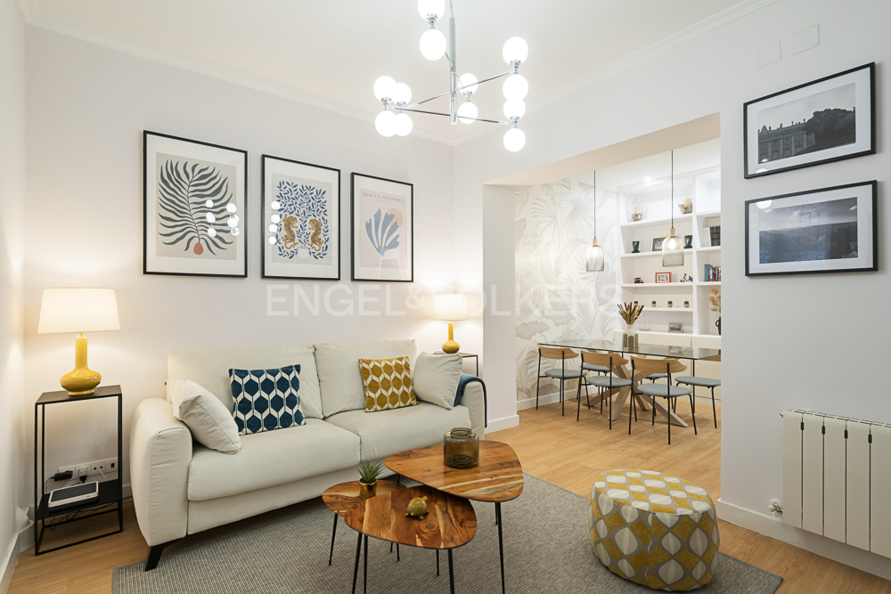 Elegant One-Bedroom Apartment in Chamberí, Madrid—Timeless Character, Modern Comfort and Exceptional Access to the Capital’s Finest Dining, Culture and Leisure.