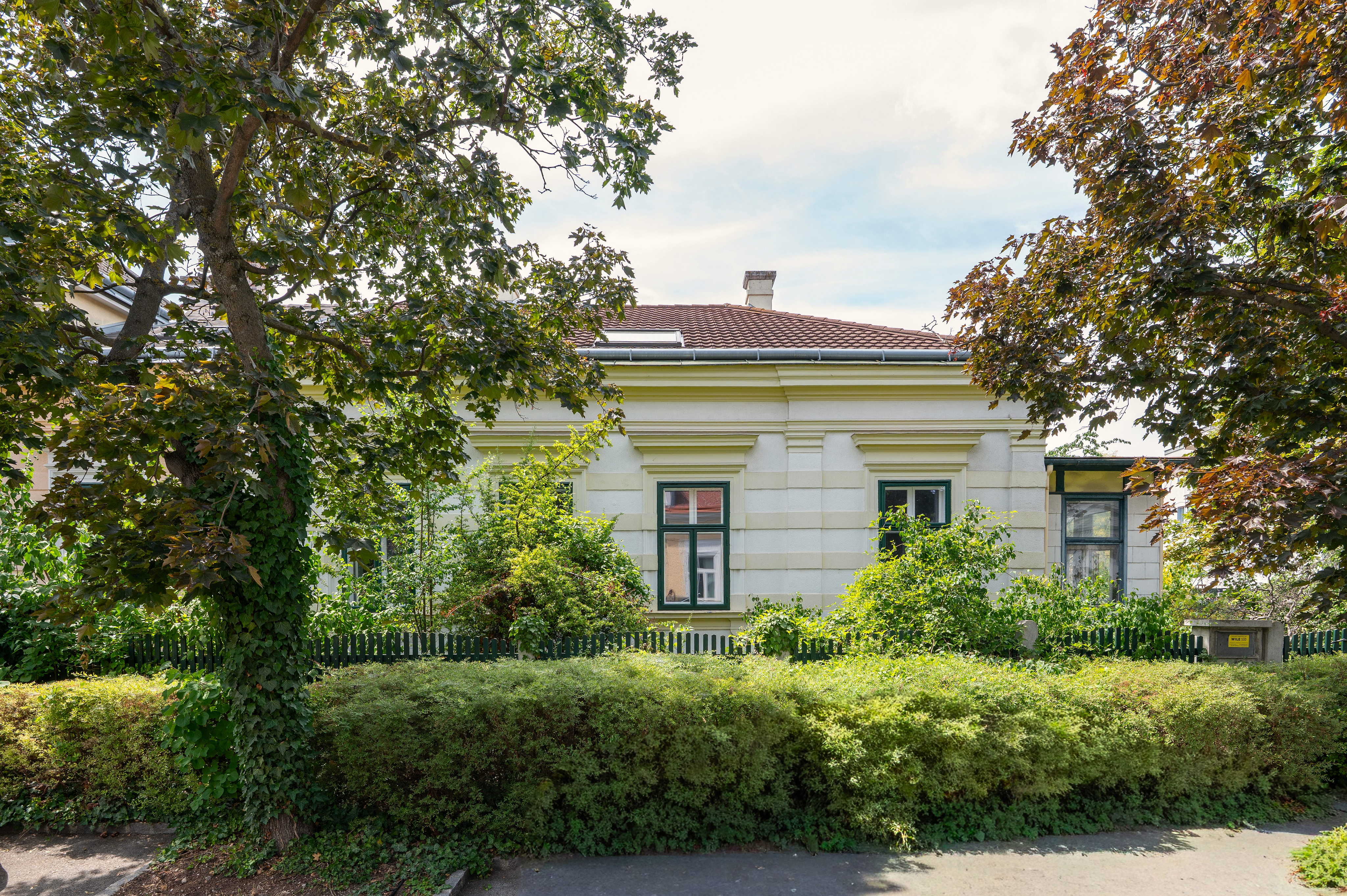 Ein Haus mit Geschichte – Altbaucharme, Naturgarten und vielfältige Möglichkeiten
