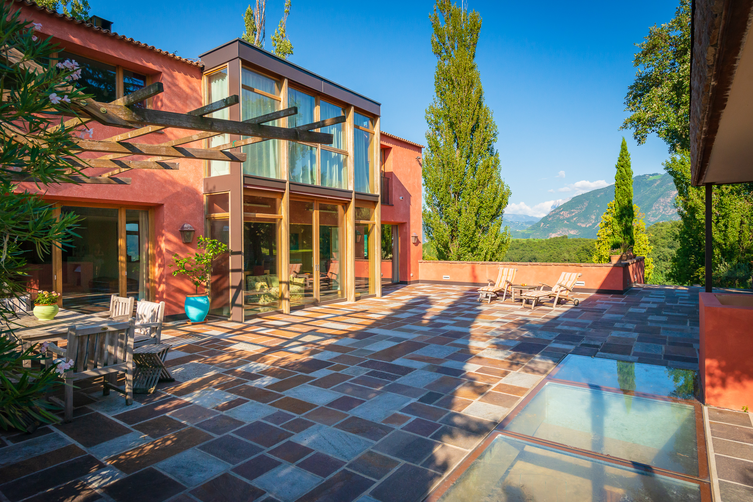 Luxuriöses Apartment mit Villencharakter in Panoramalage