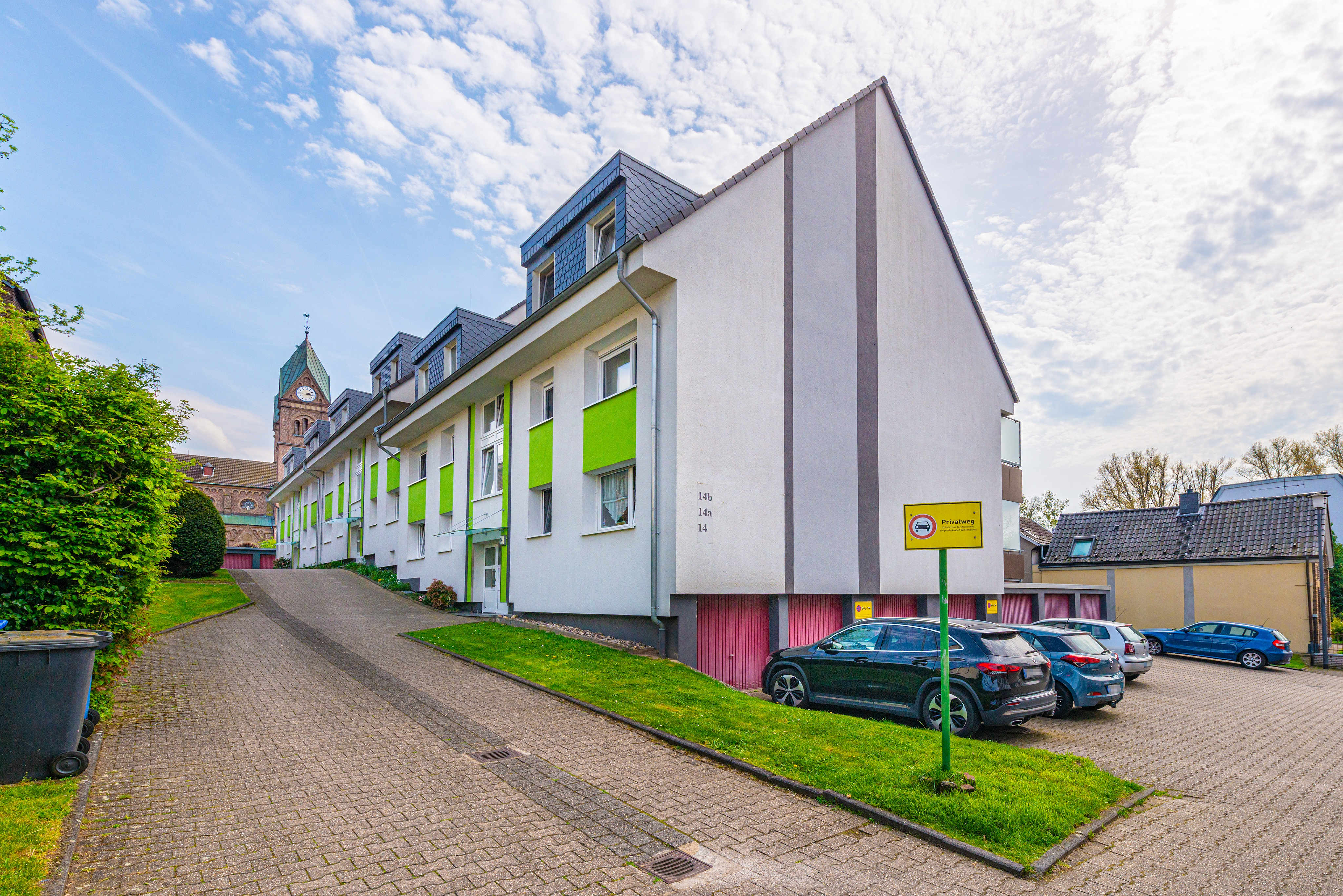 Lichtdurchflutete 3-Zimmer-Wohnung mit Balkon und Blick auf den Rhein in Leverkusen-Hitdorf, in ruhiger Lage mit hervorragender Anbindung nach Köln und Düsseldorf