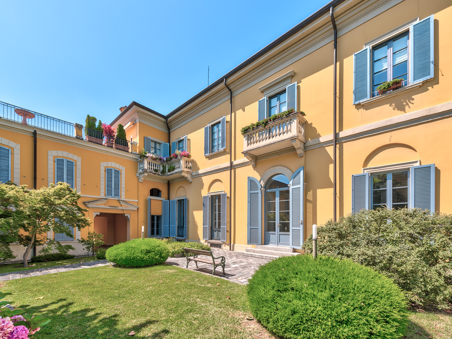Historic luxury apartment in Erba, near Como