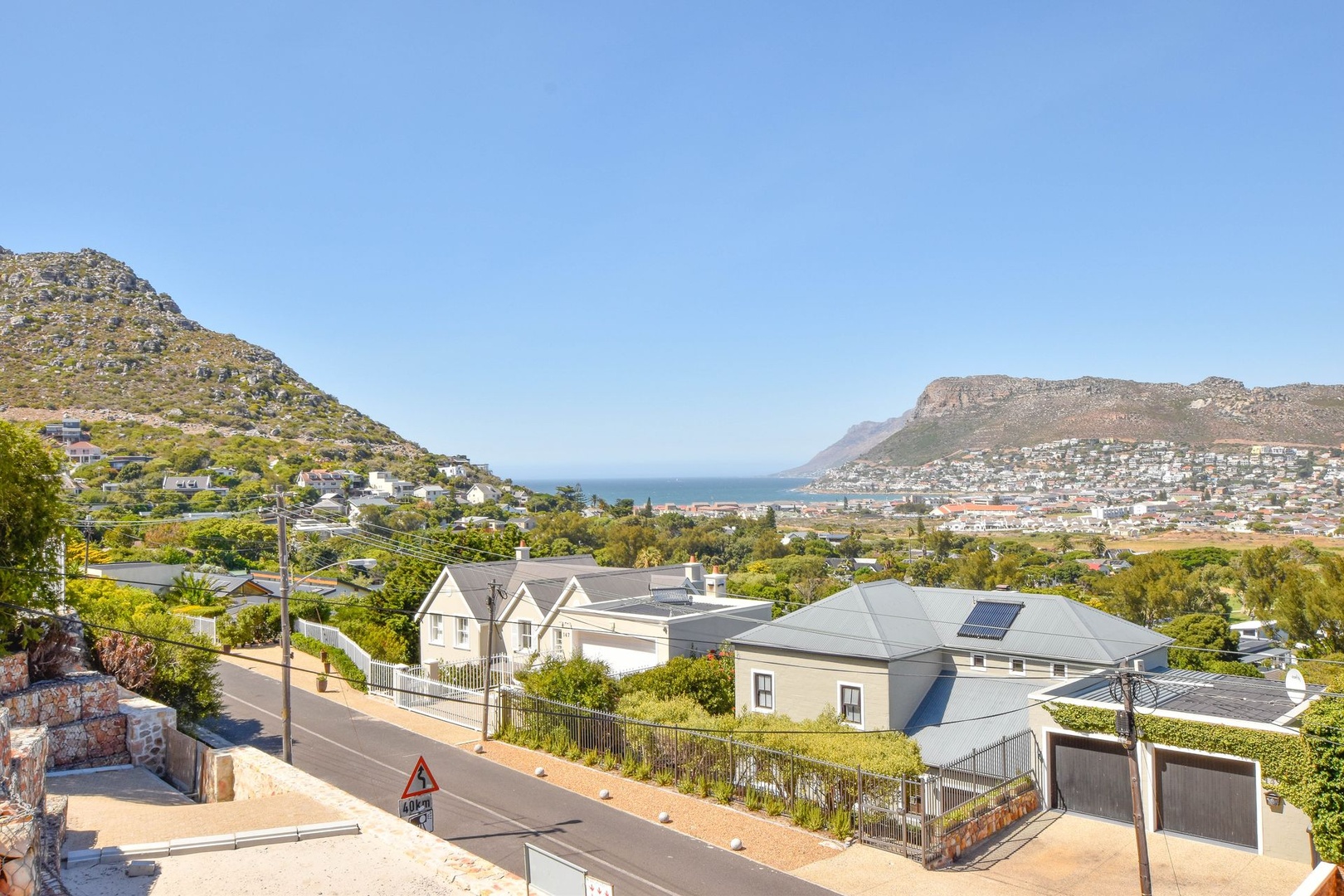 Clovelly 4-bedroom family house for rent