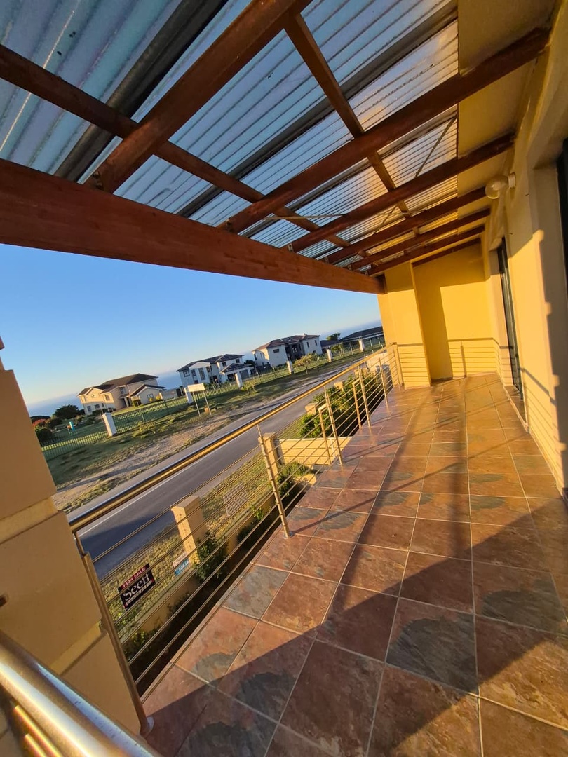Spacious Family Townhouse in Mossel Bay