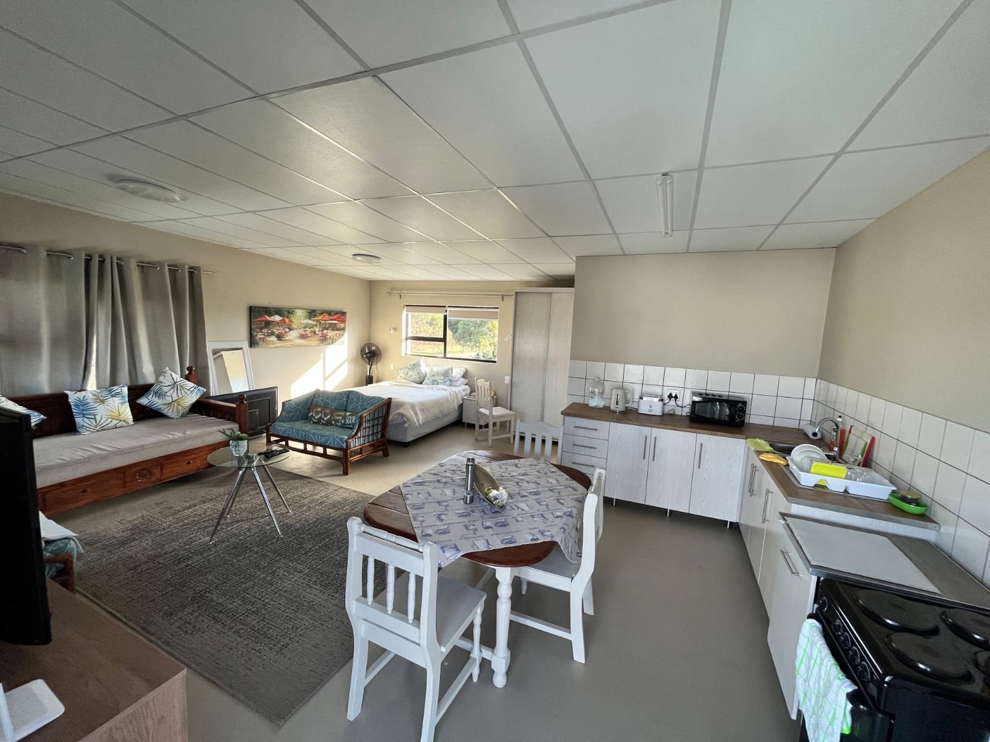 Riverside Bachelor Living Near Douglas