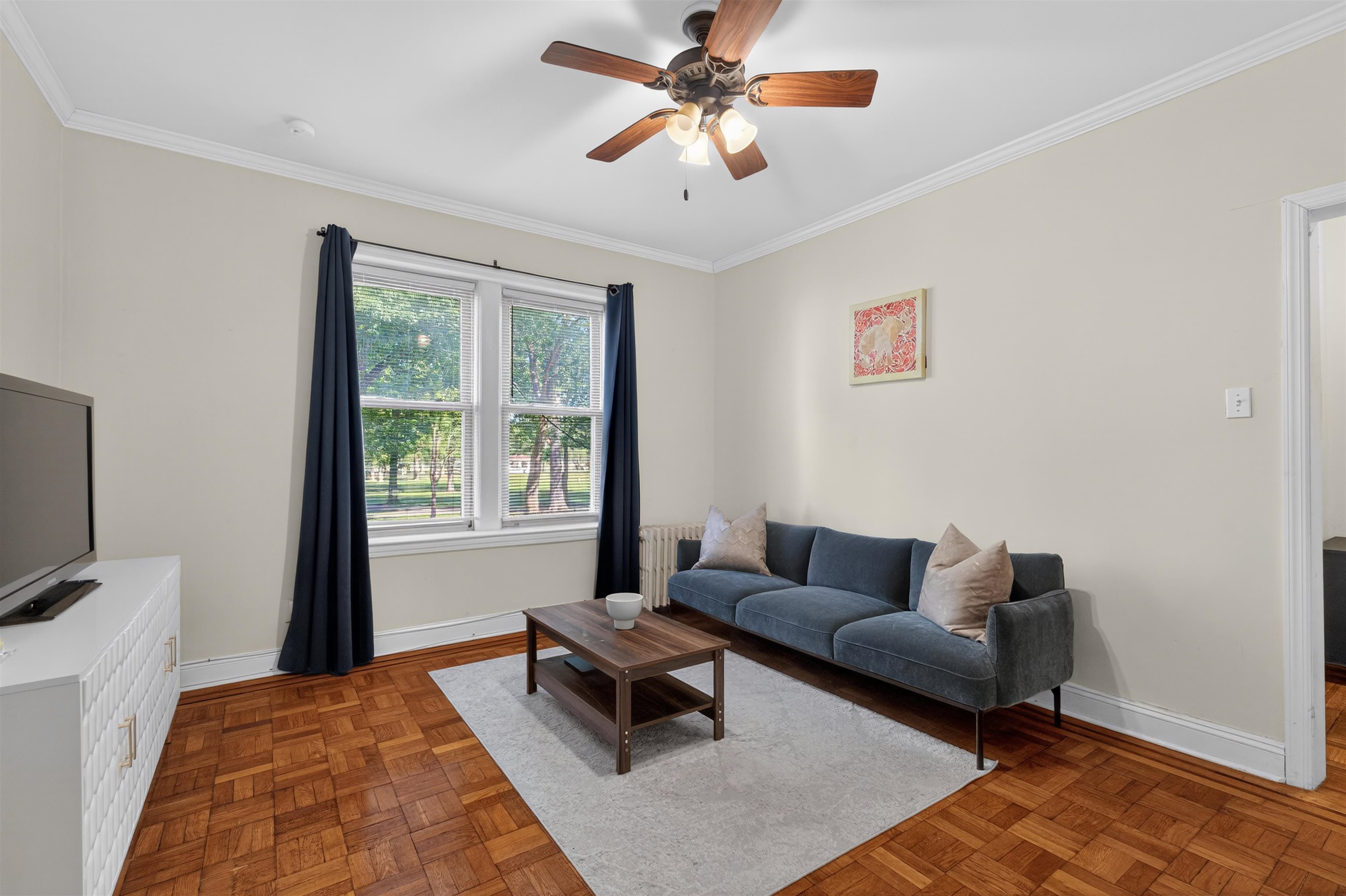 Charming Condo Just Steps From Lincoln Park!