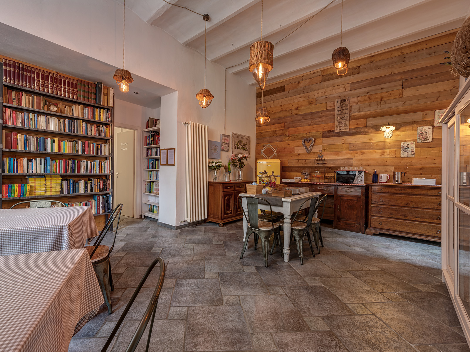 Vierzimmer-Apartment mit Privatparkplatz im Herzen von Cernobbio