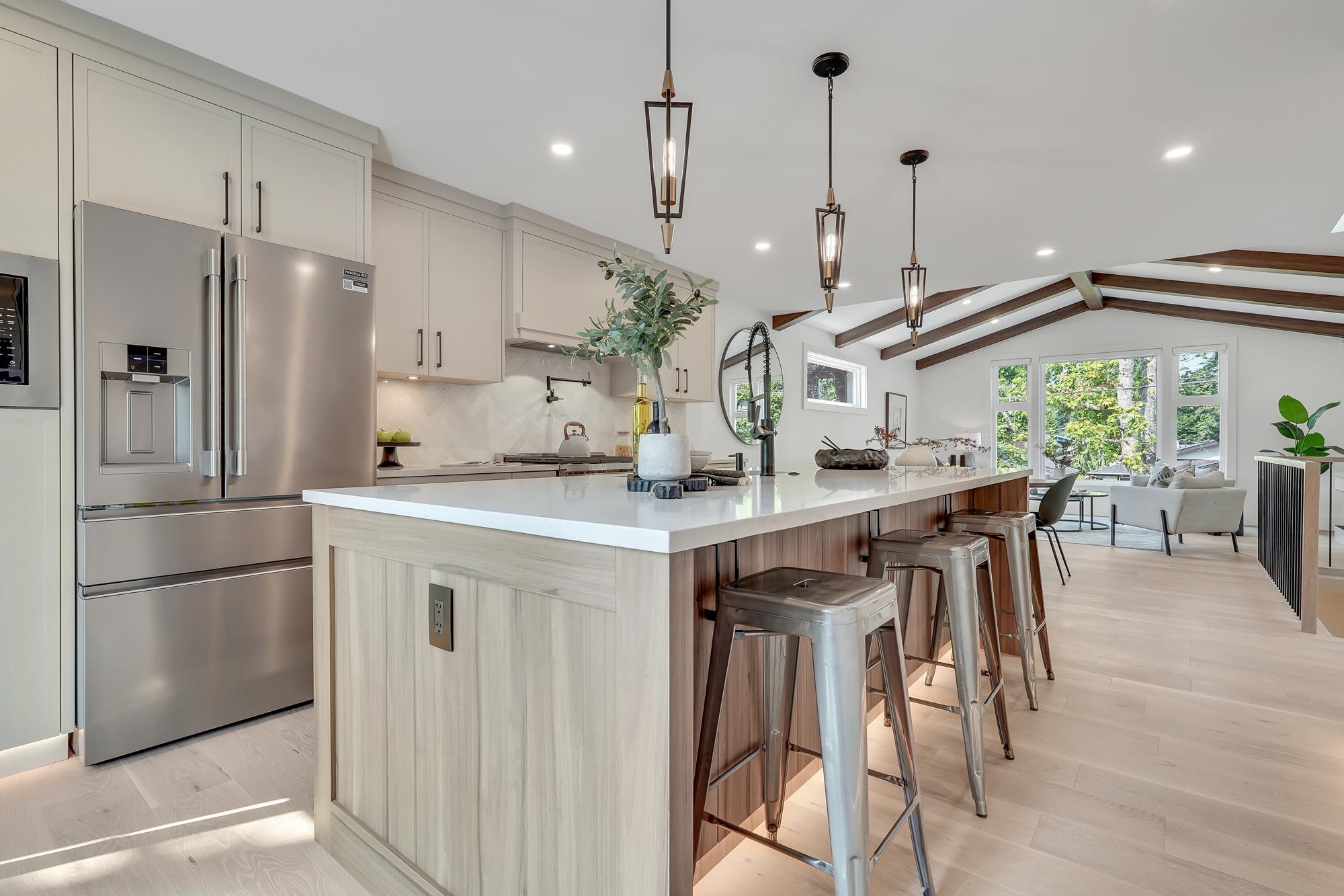 Beautifully Renovated Ocean Park Home With Legal Suite