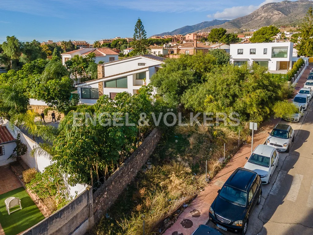 Land with project license approved for 3-bedroom house and swimming pool in El Pinillo, Torremolinos