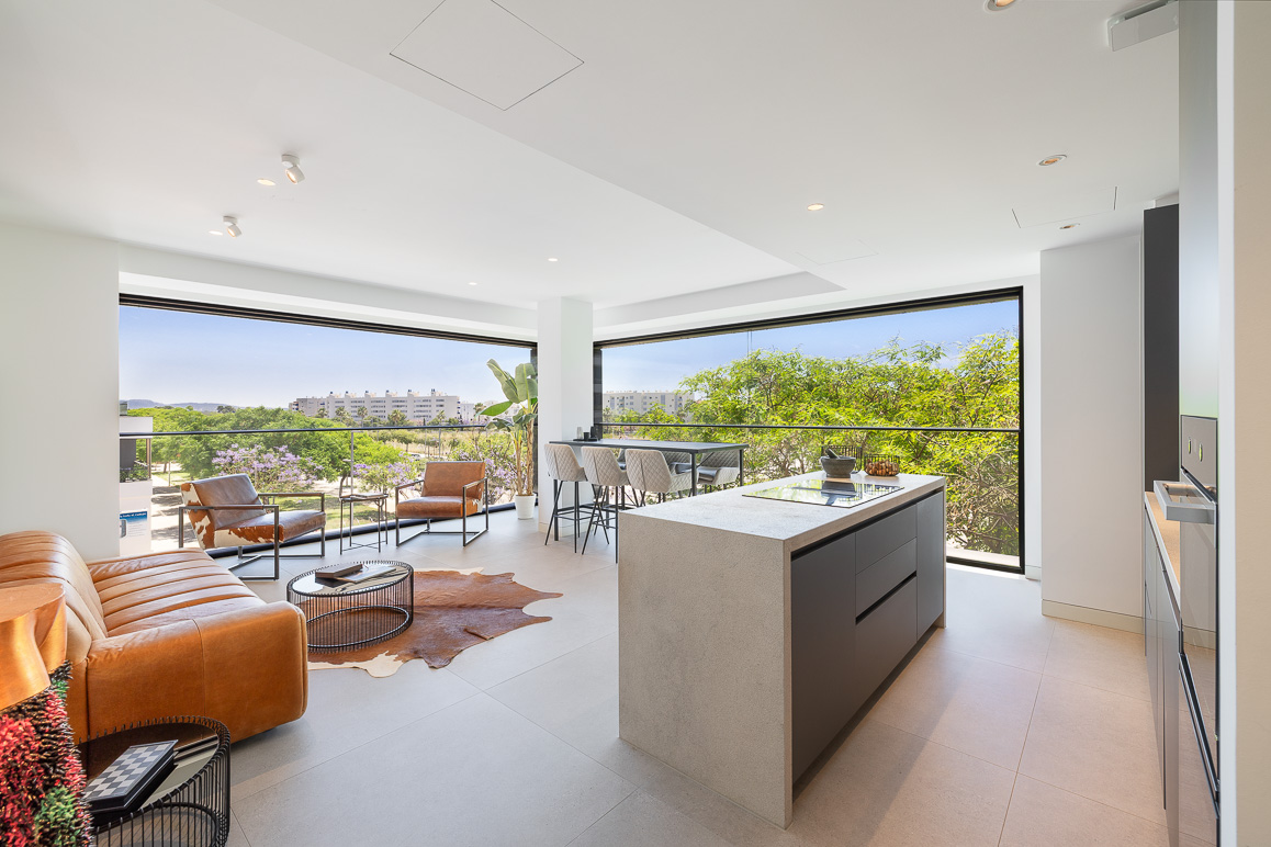 Modern luxury apartment in an exclusive residential complex with top-class comfort, parking & shared pool
