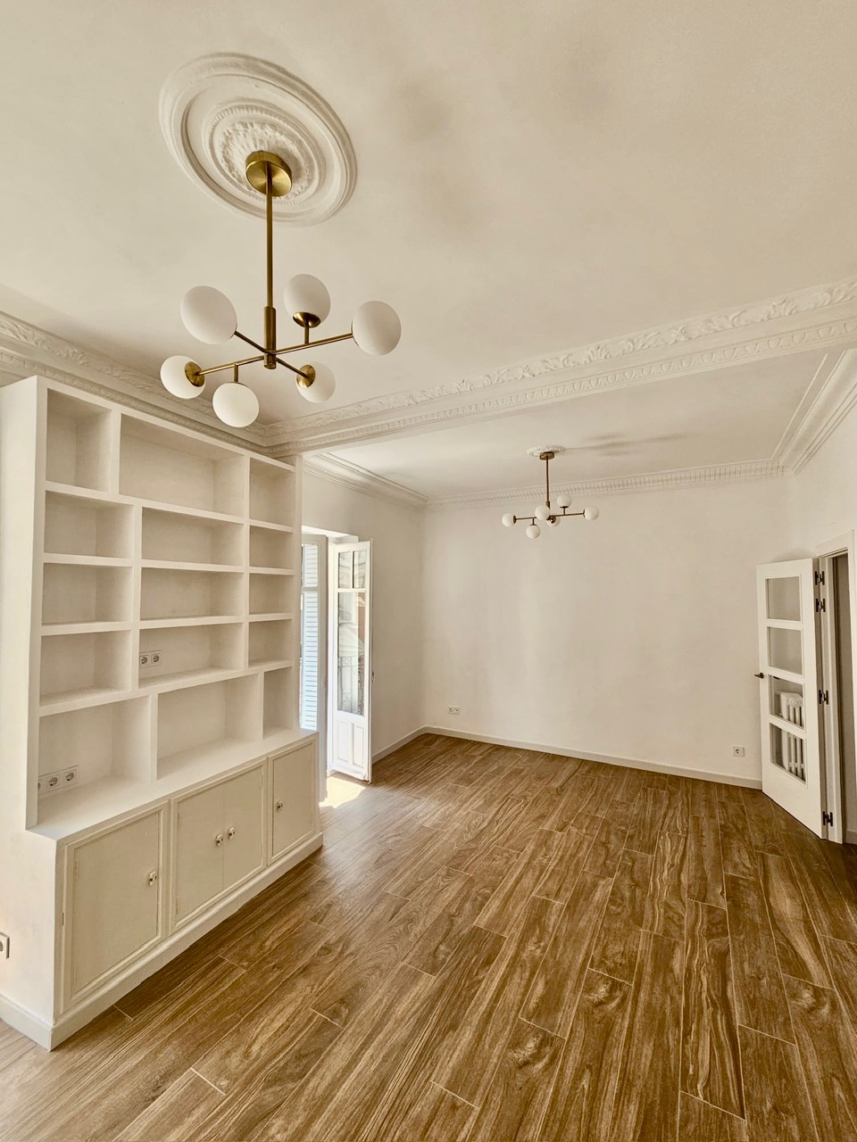 Elegant renovated 106 m² apartment in Argüelles, Madrid, with 2 bedrooms, contemporary design, and a prime location next to Parque del Oeste.