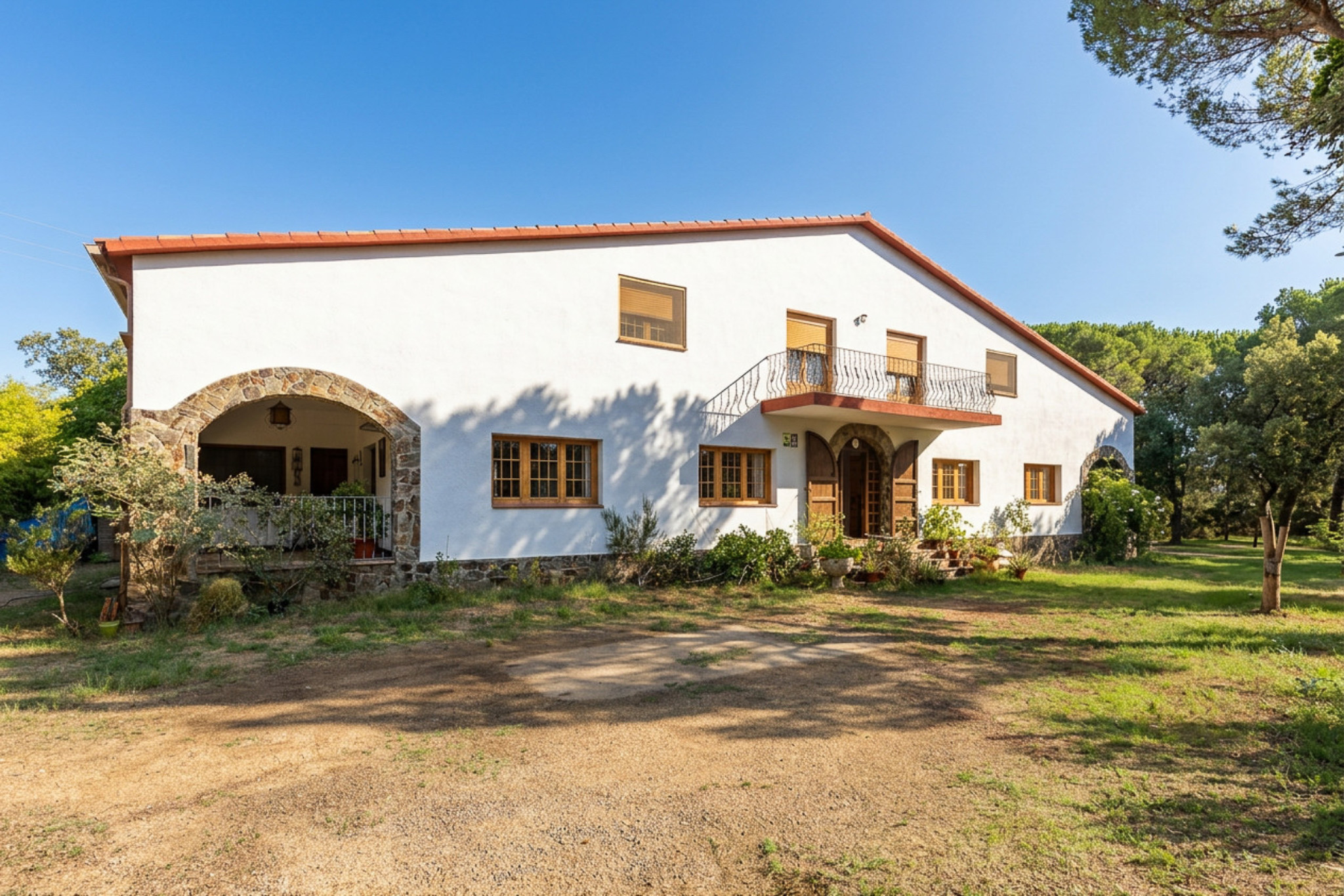 Fantastic estate on 6.2-hectare land. 2 symmetrical homes