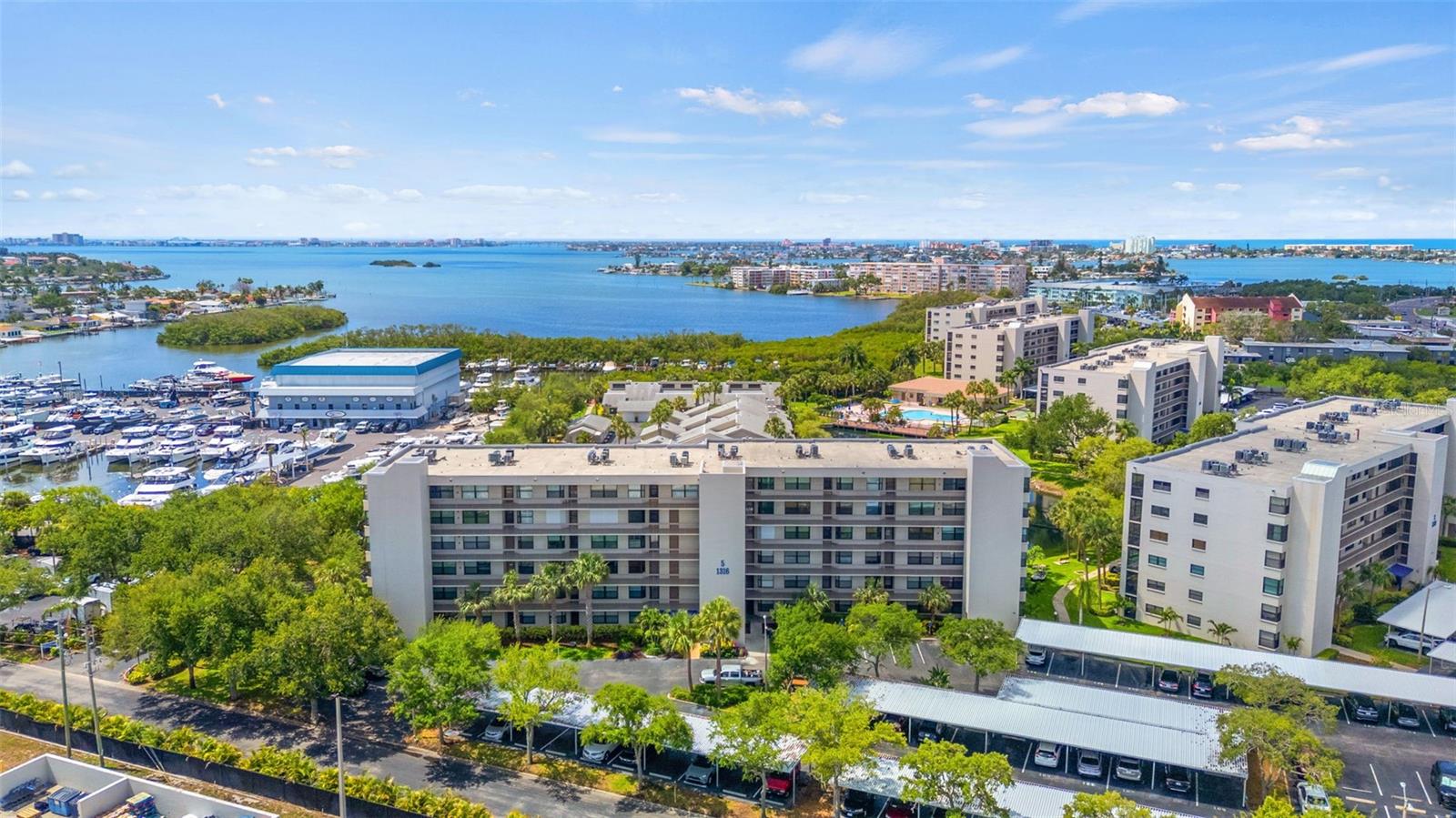 BEAUTIFUL WATERFRONT COMMUNITY