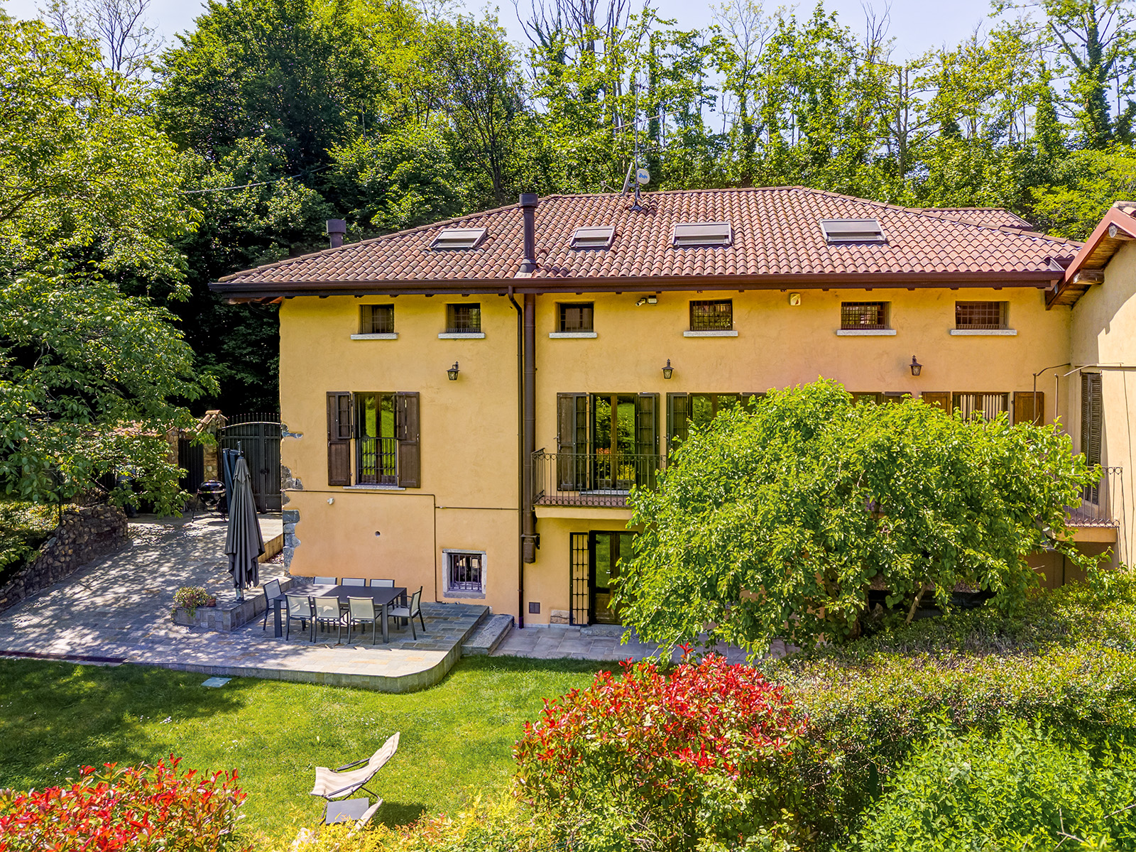 Prestigioso casale del XVII secolo ristrutturato con giardino privato