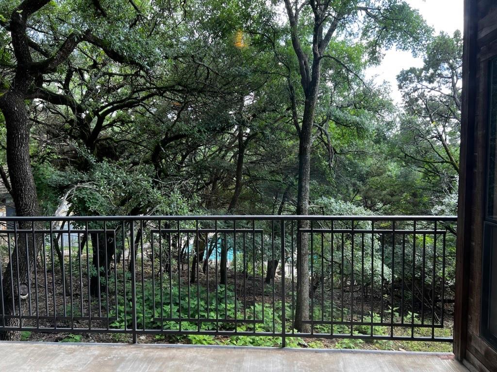 Beautiful one bedroom apartment at the top of the hill.