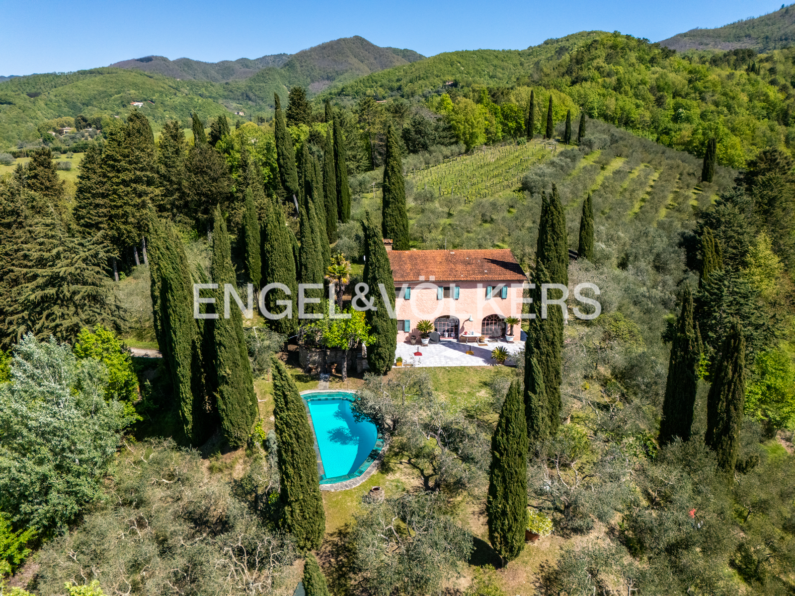 Renovated farmhouse with pool and panoramic views of the hills of Vicchio