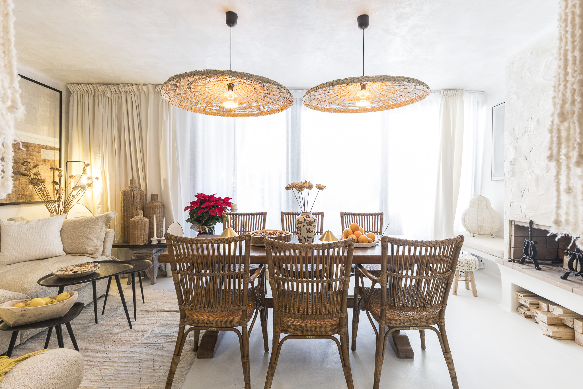 Experience urban luxury in an exquisite apartment in the Sants neighborhood, with a sunny terrace and sophisticated modernity.