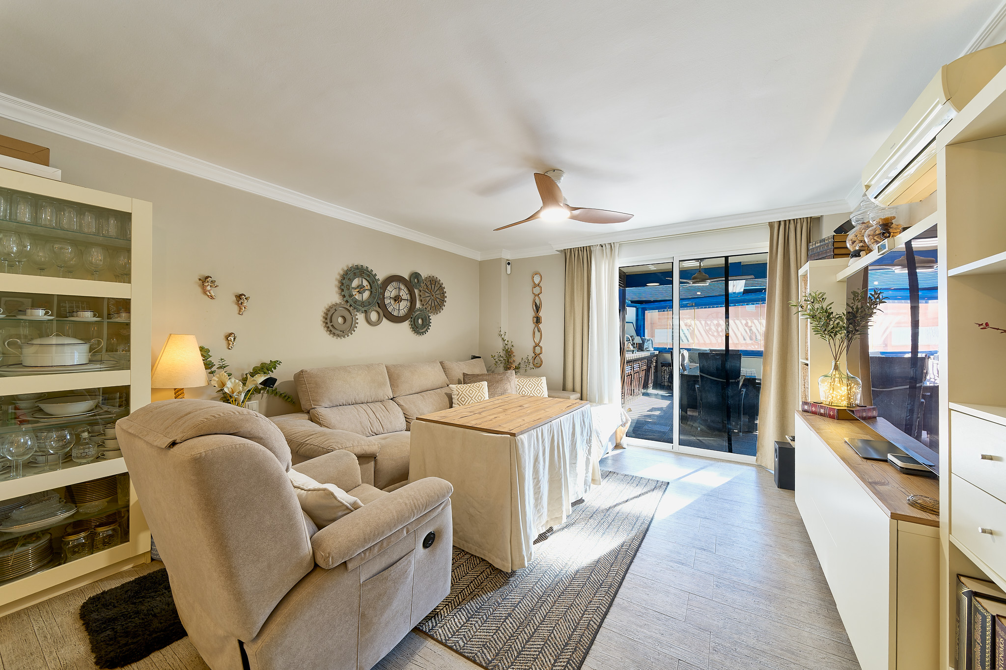 Apartment with large terrace near the sea