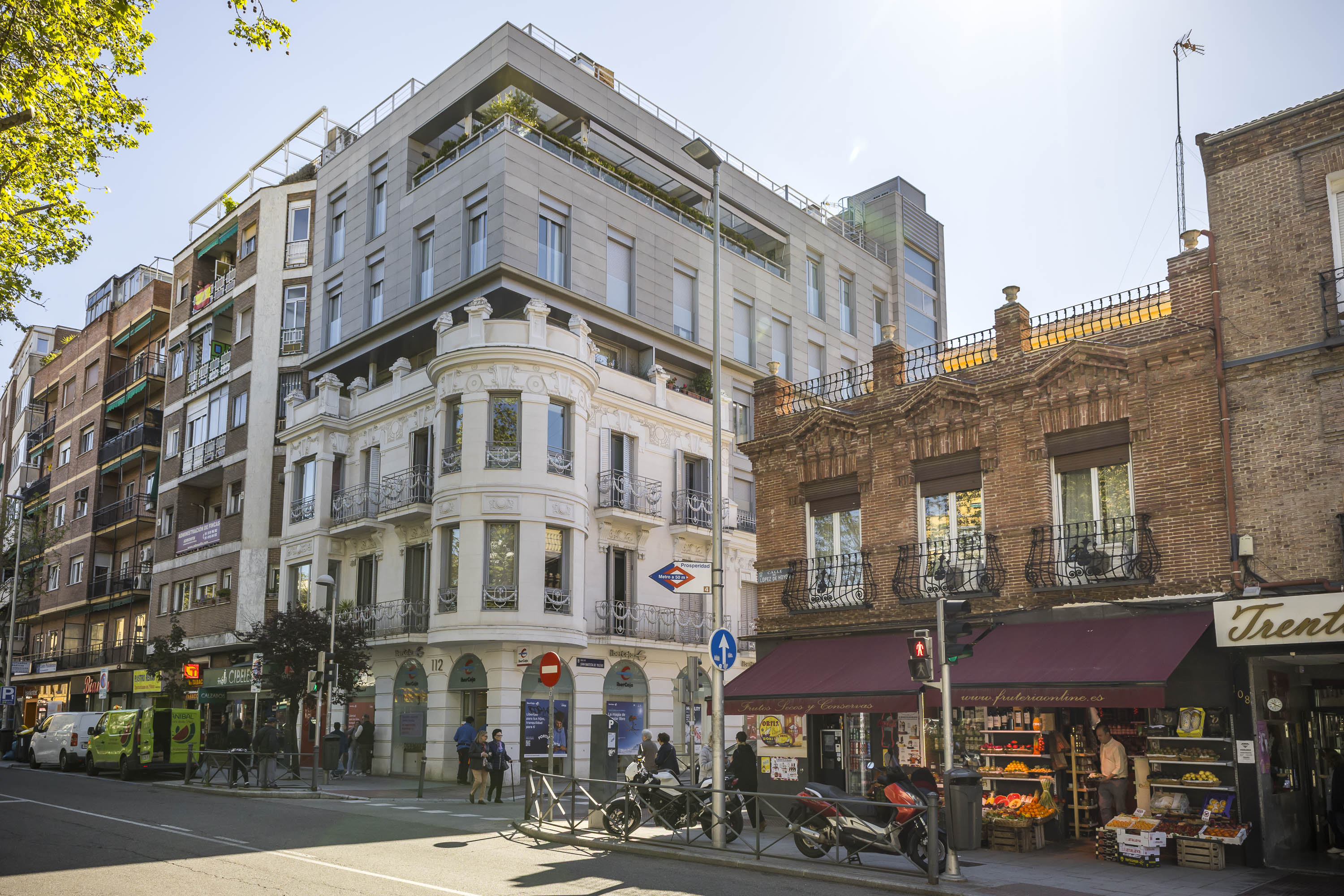 Renovated, fully furnished, and very bright apartment
