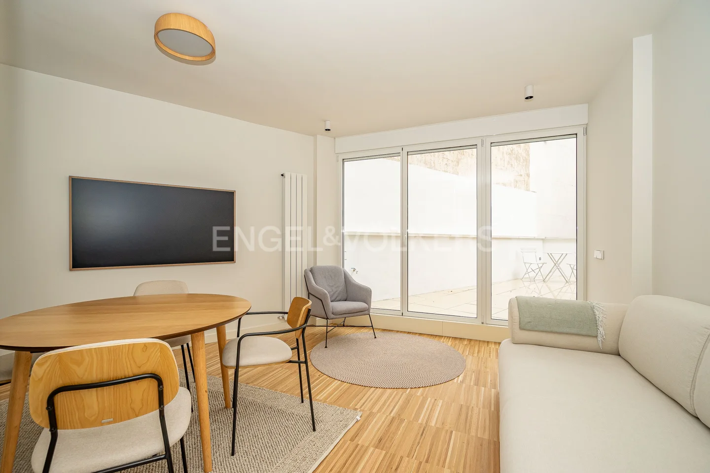Lovely brand new renovated 2-bedroom apartment with terrace near the Reina Sofia Museum for Rent
