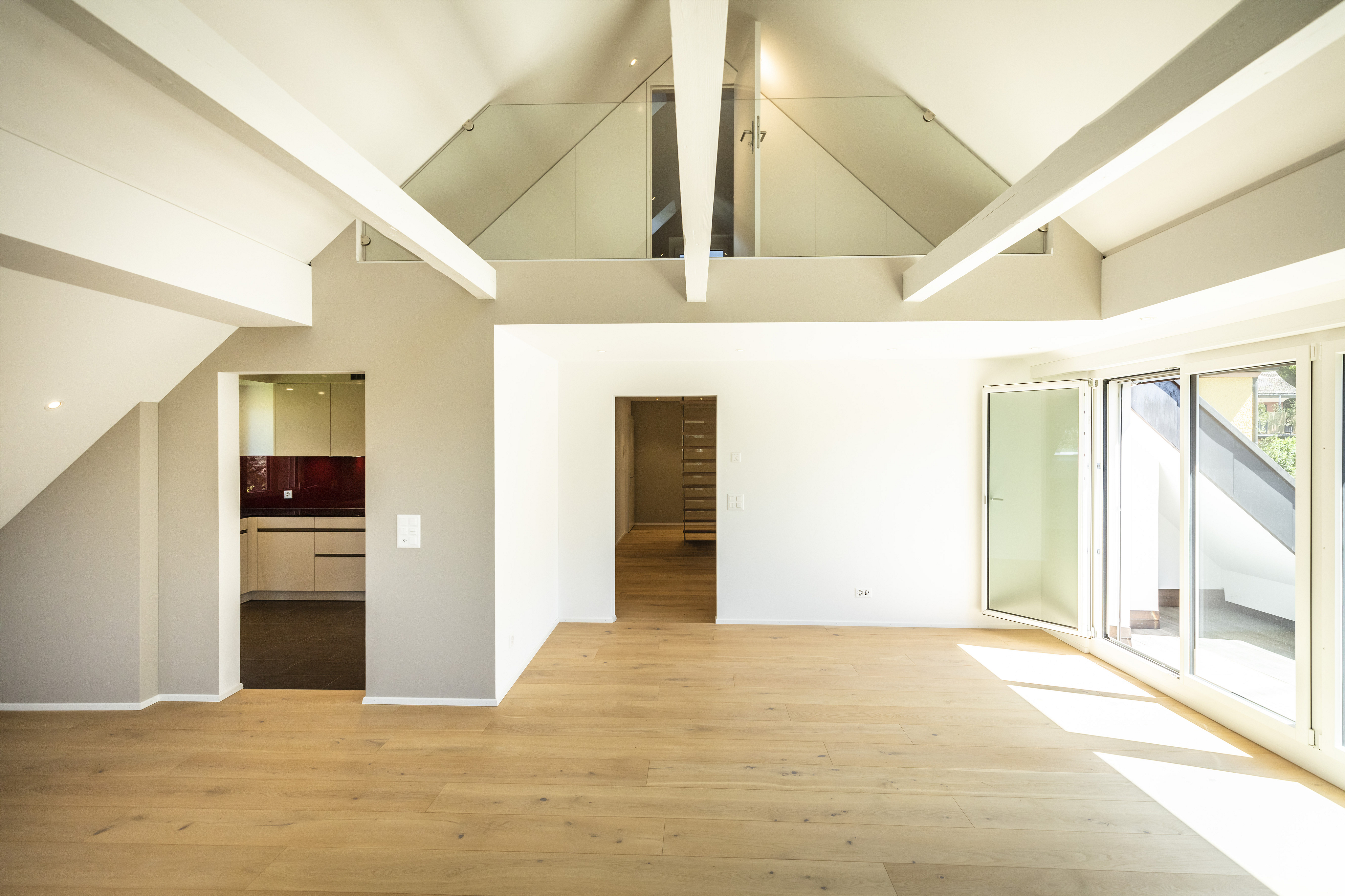 Airy top-floor apartment for rent