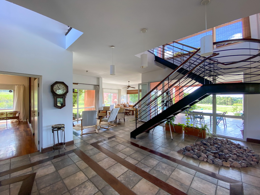 12.6-hectare estate with a high-quality residence in Lomas del Sauce