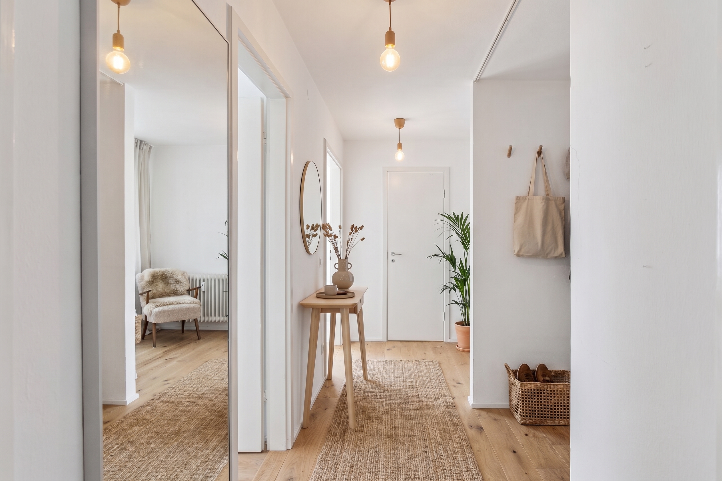 Classic 2-room apartment in Schwabing with a balcony, an elevator, and in need of modernization