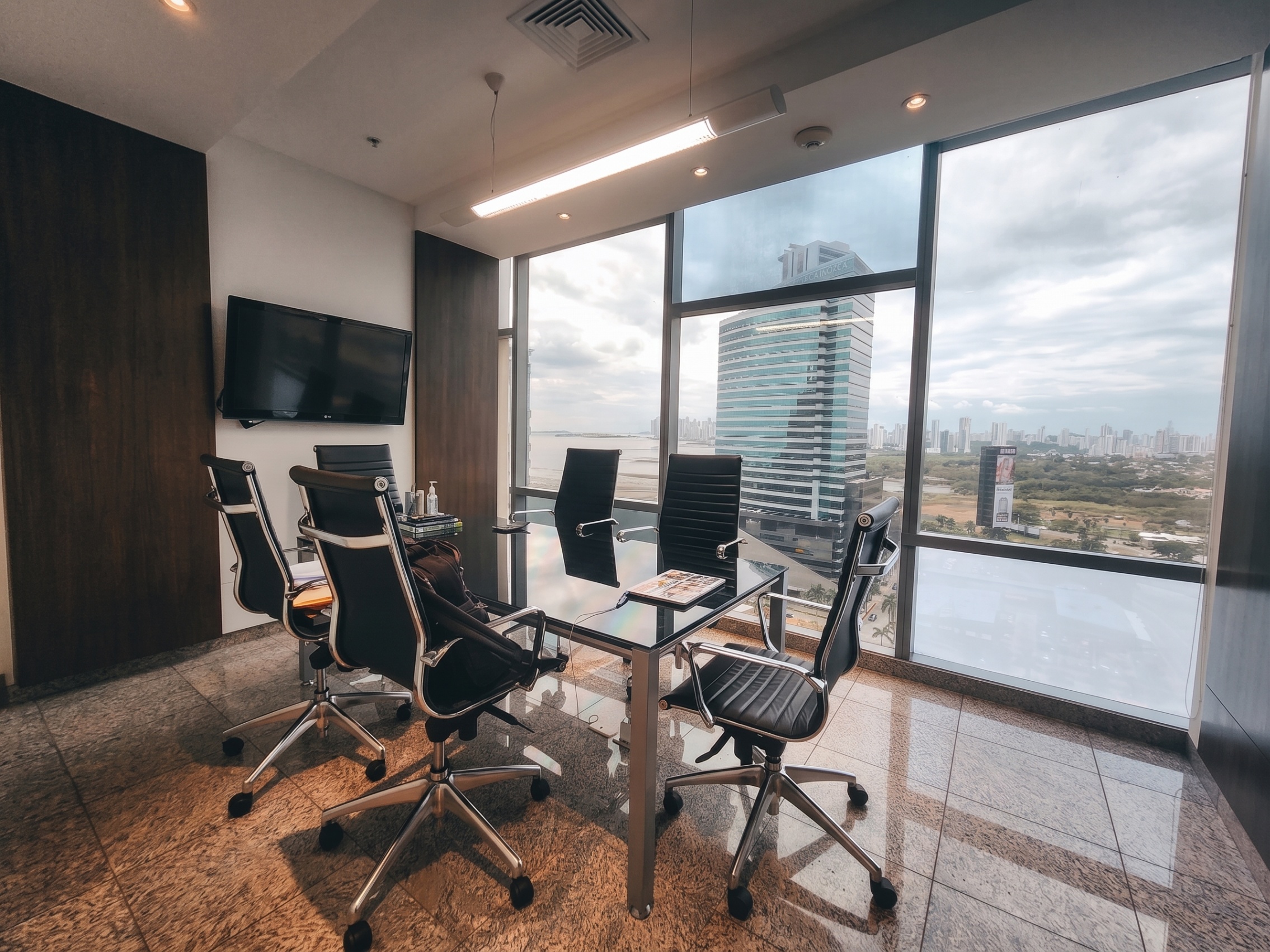 Turn-Key Office with Sea View | Costa del Este