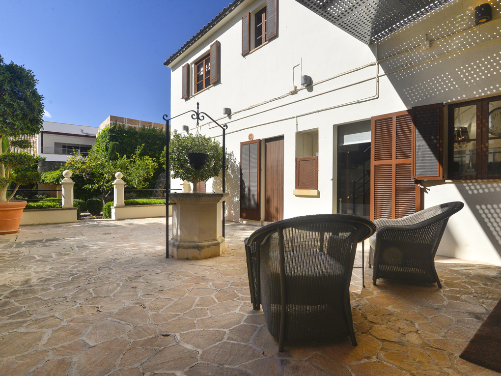 Authentic townhouse in the center of Llucmajor