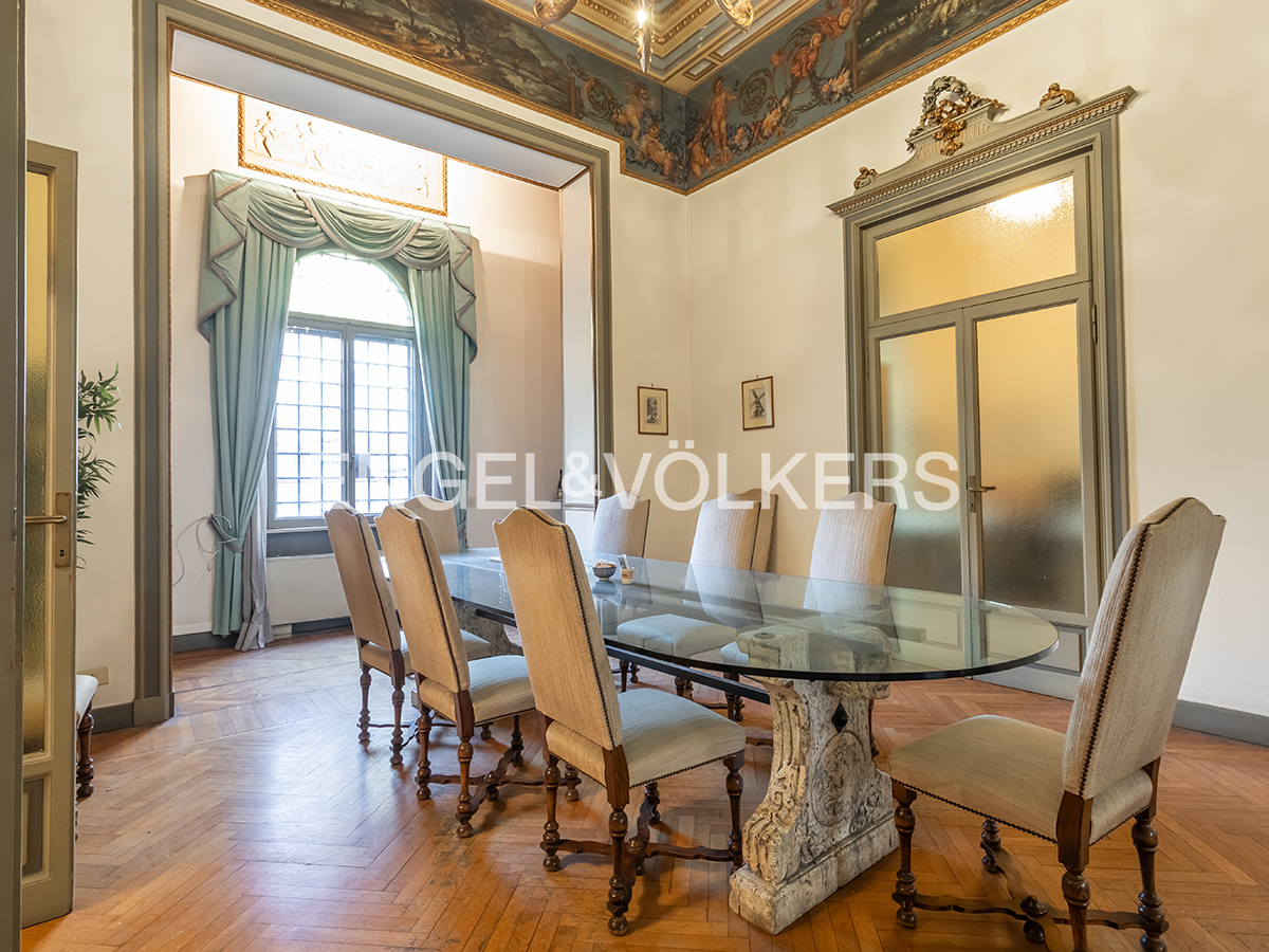 Period detached townhouse with terraces and parking spaces in Porta Pia