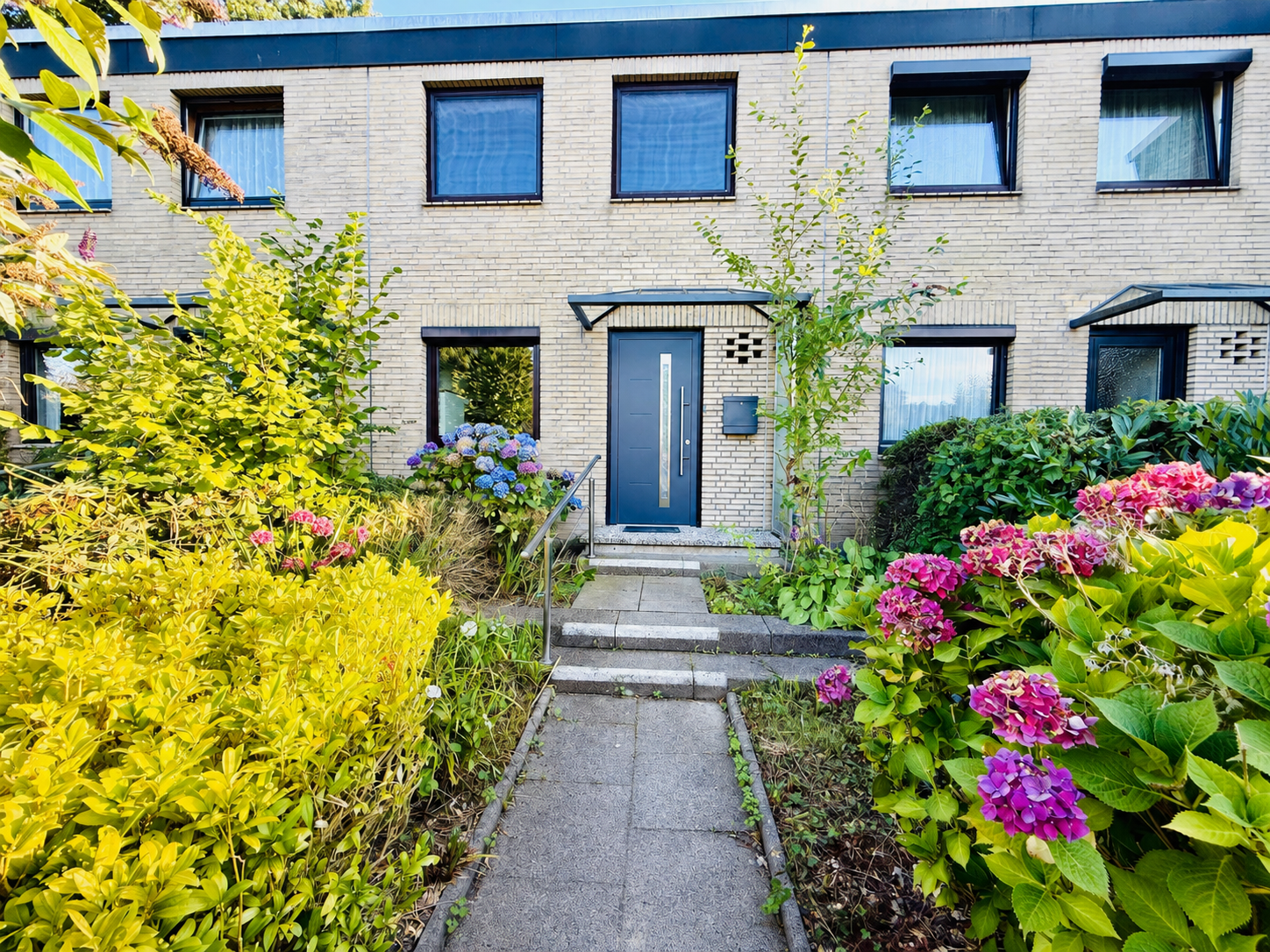 Top saniertes Reihenhaus mit Terrasse und Balkon in Marmstorf!