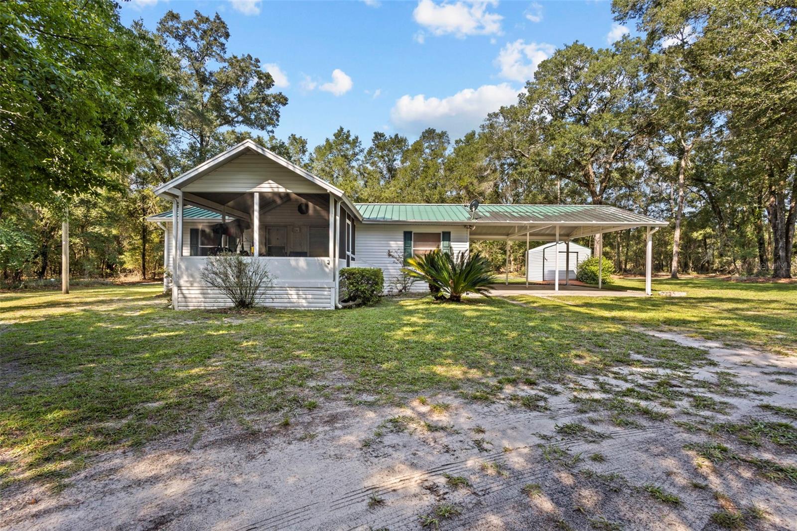 Charming Country Retreat with Spacious Outdoor Living