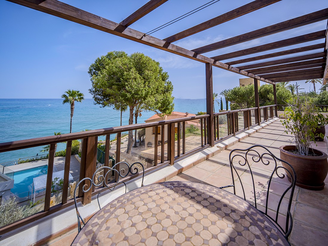 Charming Villa in front of the Mediterranean