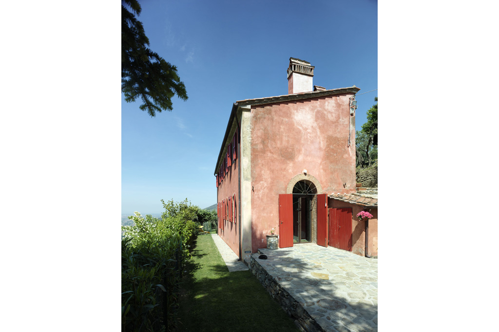 The elegance of tranquility and the privilege of the view: a unique retreat in the Pisan Mountains