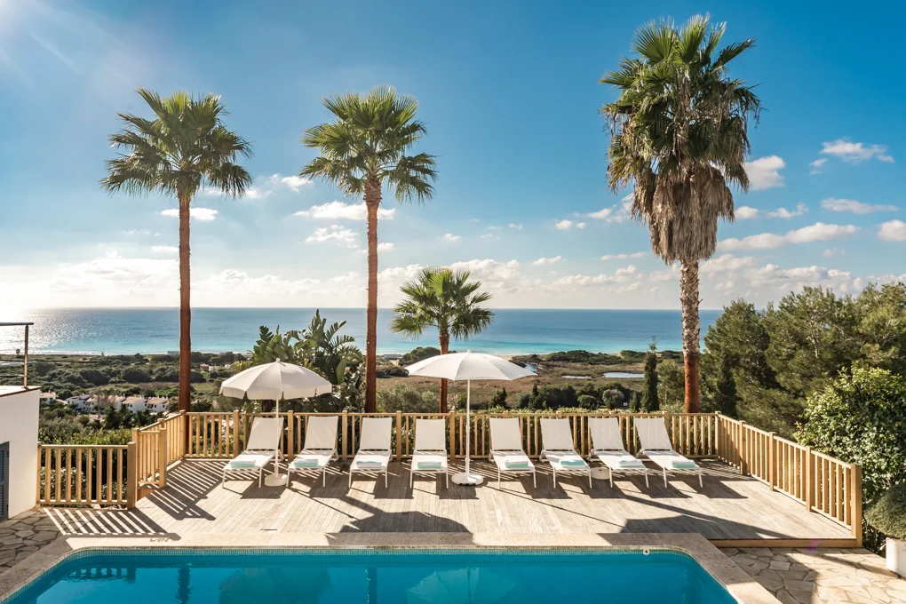 Ferienvermietung - Charmante Villa mit Panoramablick auf den Strand von Son Bou, Menorca