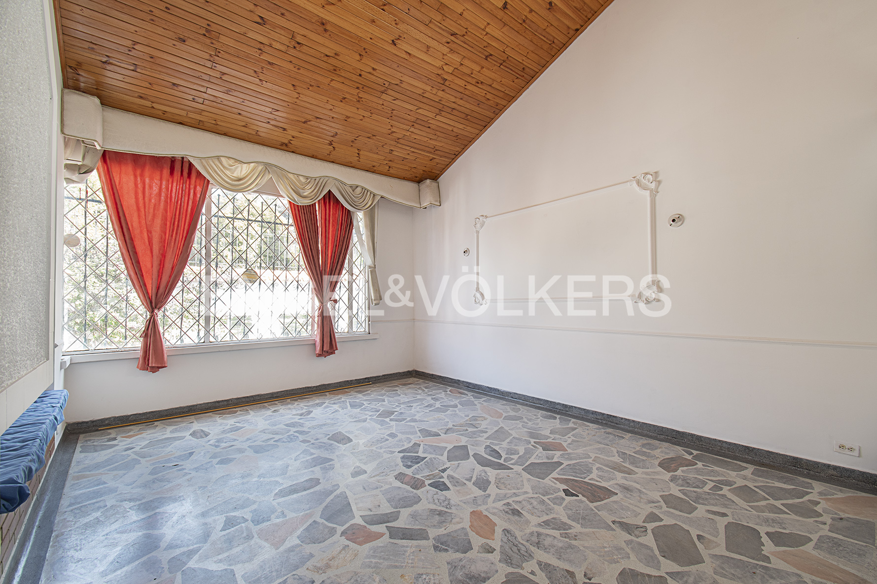 Amplia casa para arriendo en Las Villas - Hogar Geriátrico